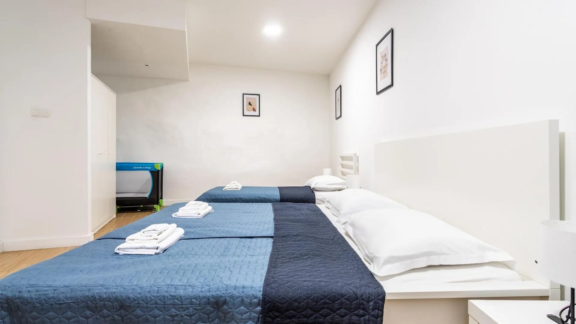 Zeus Downtown Apartment Split