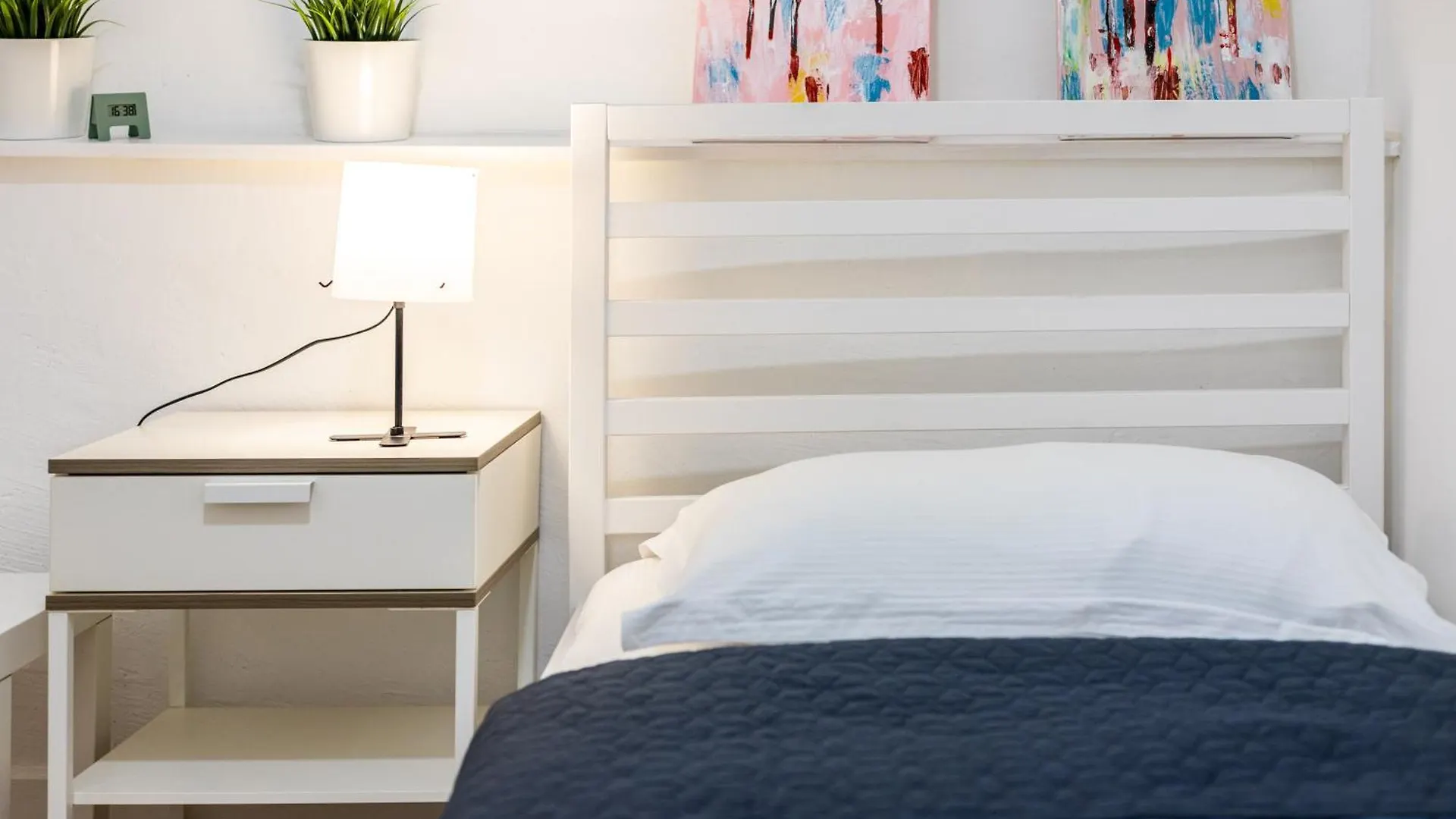 Zeus Downtown Apartment Split
